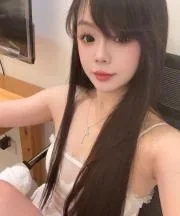 二街肤白翘臀御姐