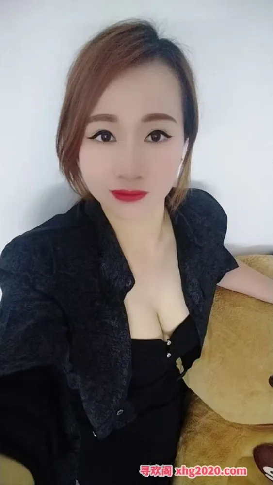 白云潮喷骚妹小黎